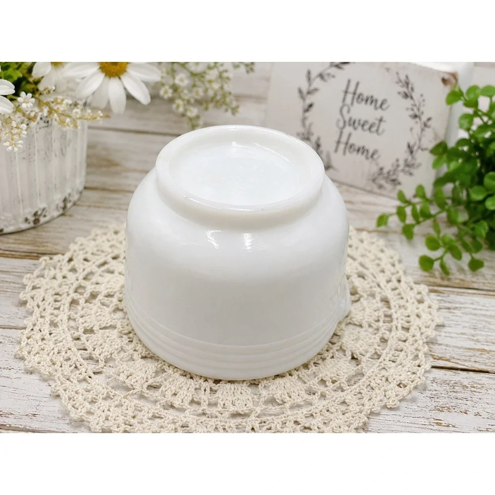 Hamilton Beach Pyrex 4 cup White Milk Glass 6